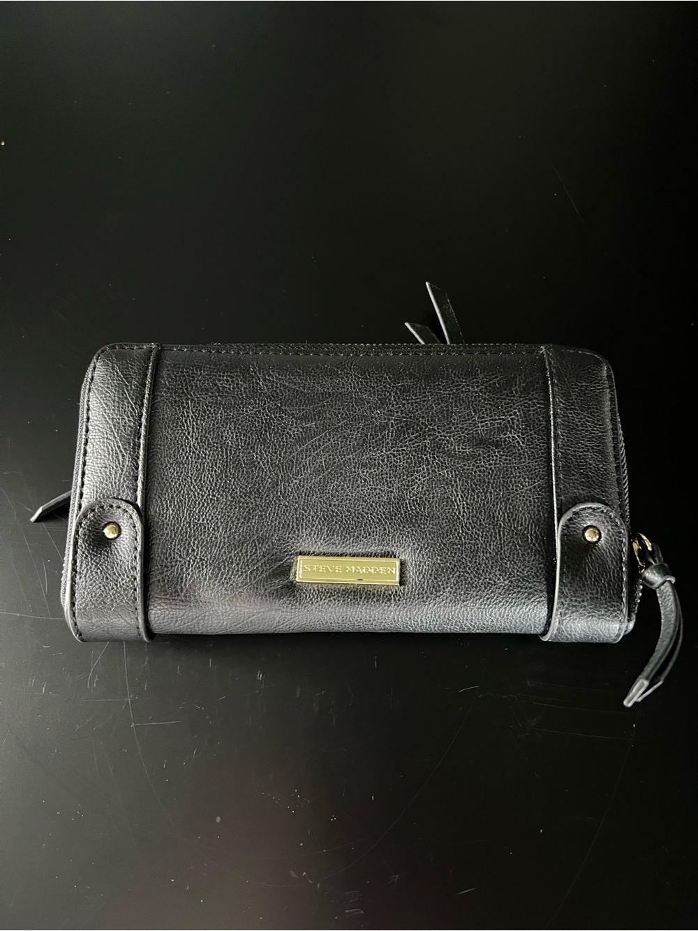Steve Madden women’s black zip wallet